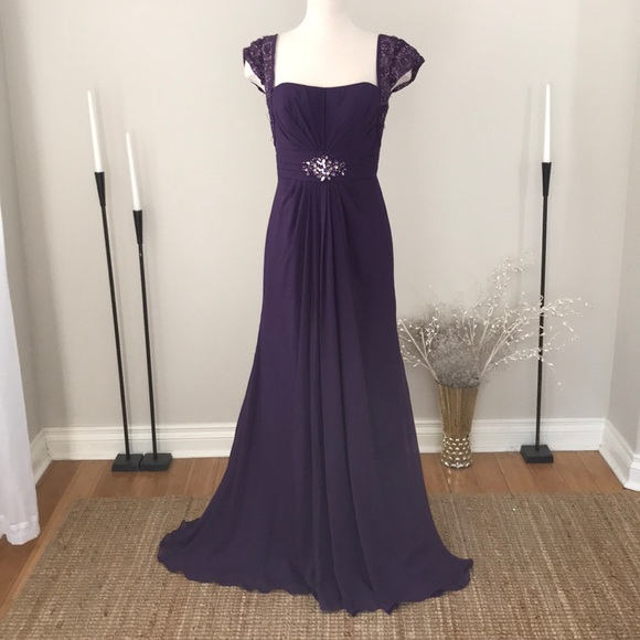 Dresses & Skirts - Purple lace cap sleeve prom dress